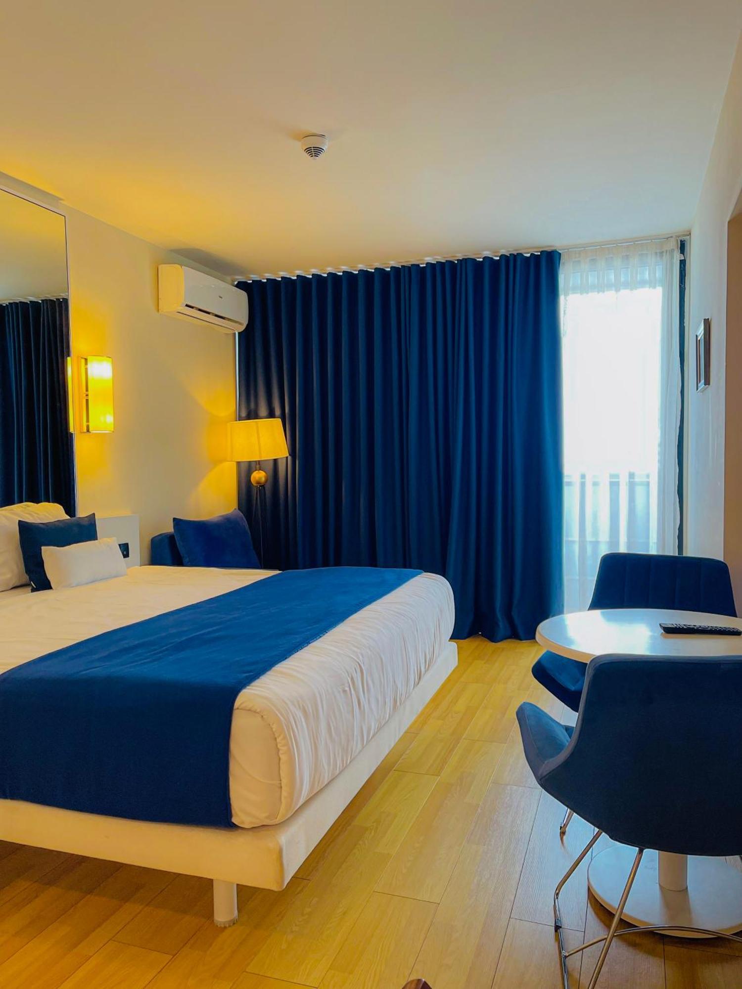 Batumi High View Hotel Buitenkant foto