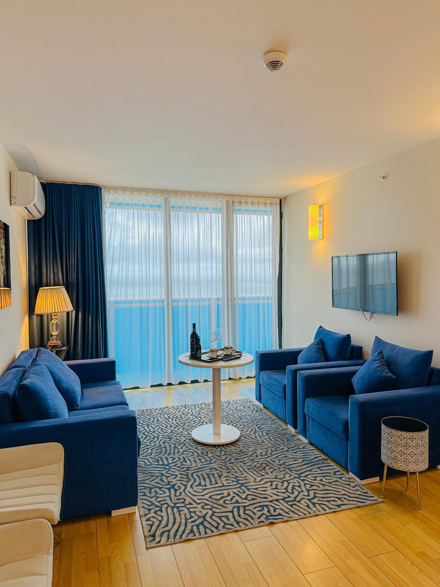Batumi High View Hotel Buitenkant foto