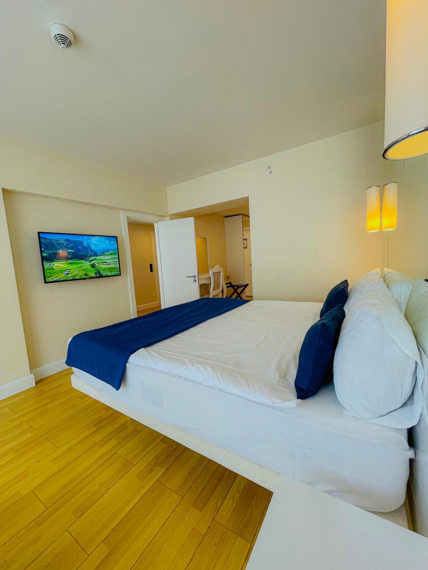 Batumi High View Hotel Buitenkant foto